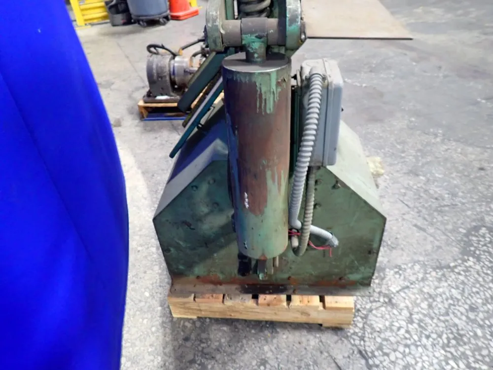 Dynamic Specalities 25 Ton Uni-hydro Ironworker