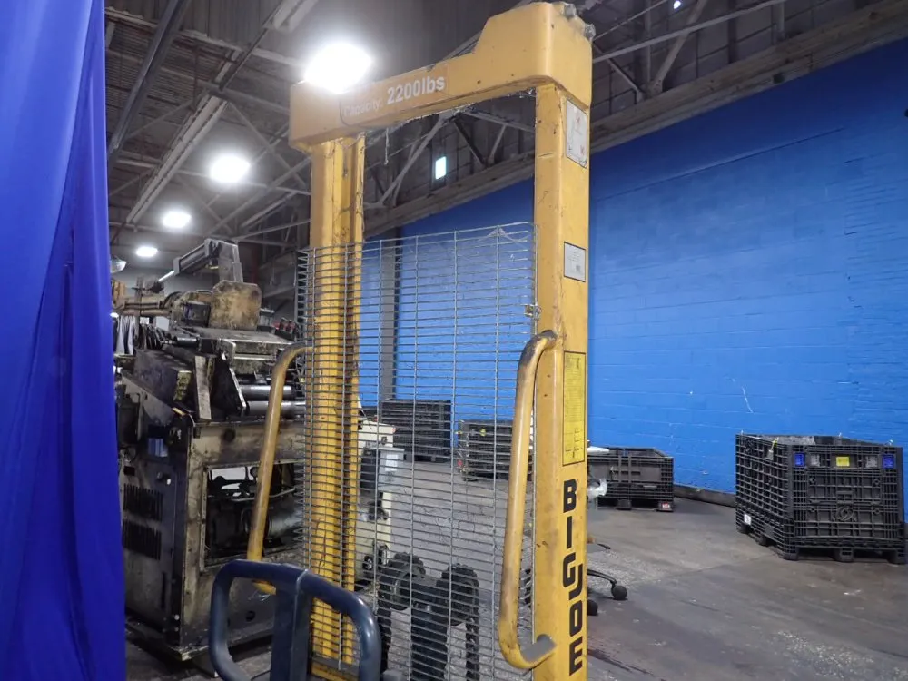 Ep Equipment Co 2200 Lbs Electric Stacker - Ems-a2200