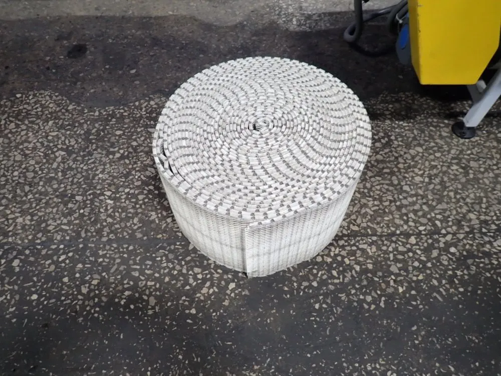 185" X 12" X 29" Conveyor Belt System