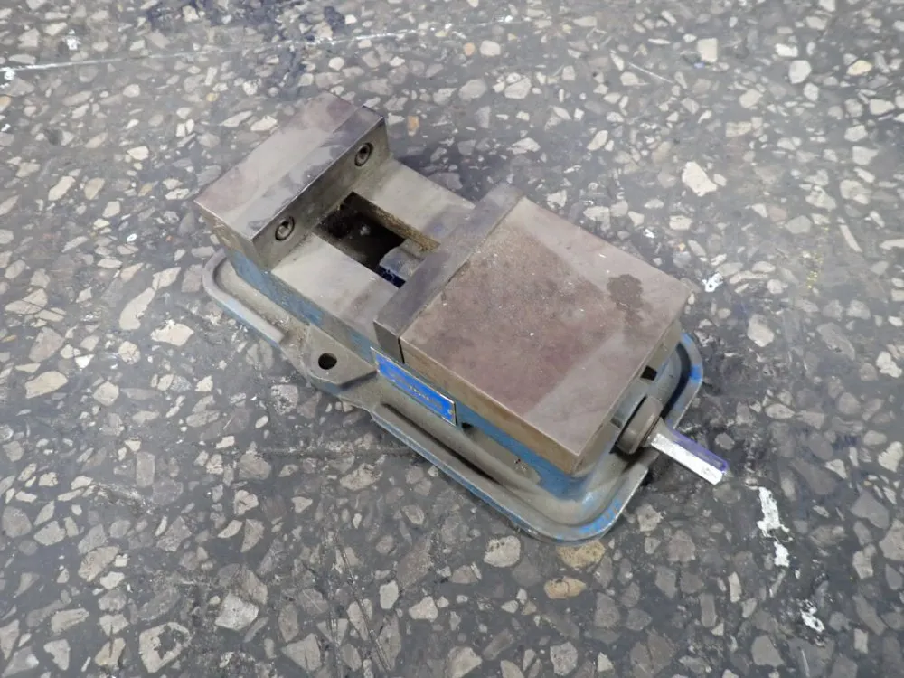 Kurt Manufacturing 5" Vise