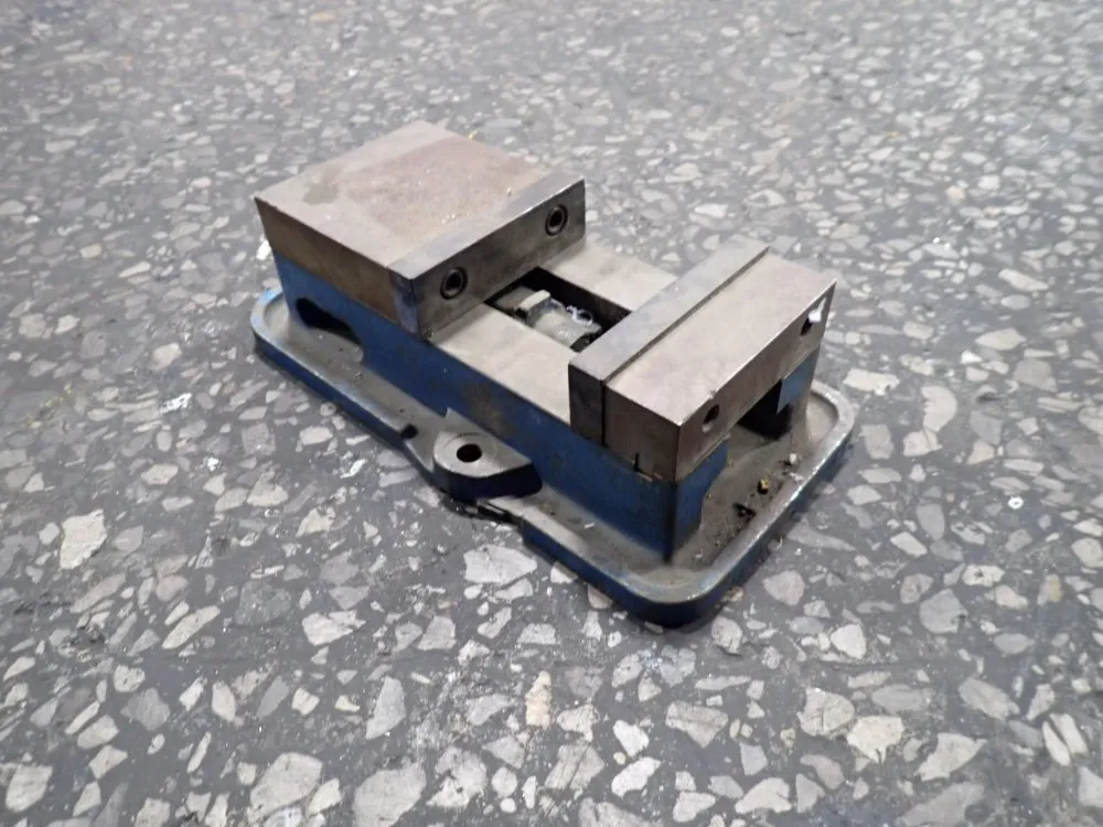 Kurt Manufacturing 5" Vise