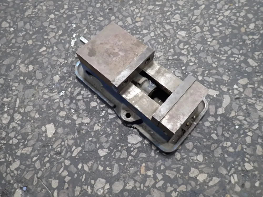 Kurt Manufacturing 5" Vise