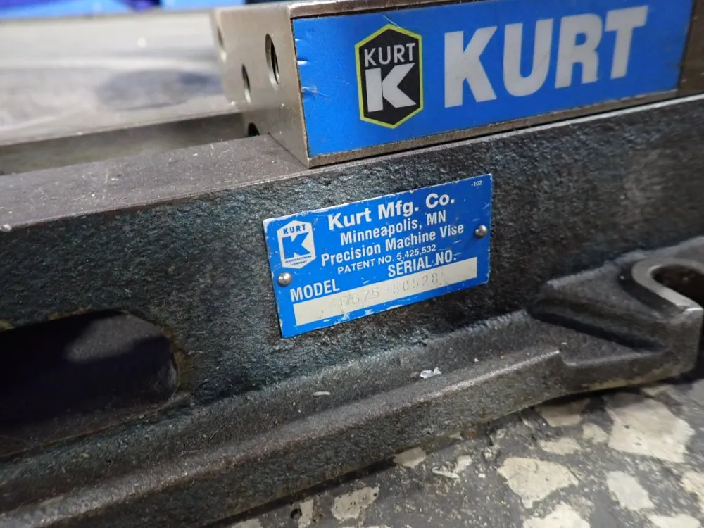 Kurt Manufacturing 6" Vise - D675