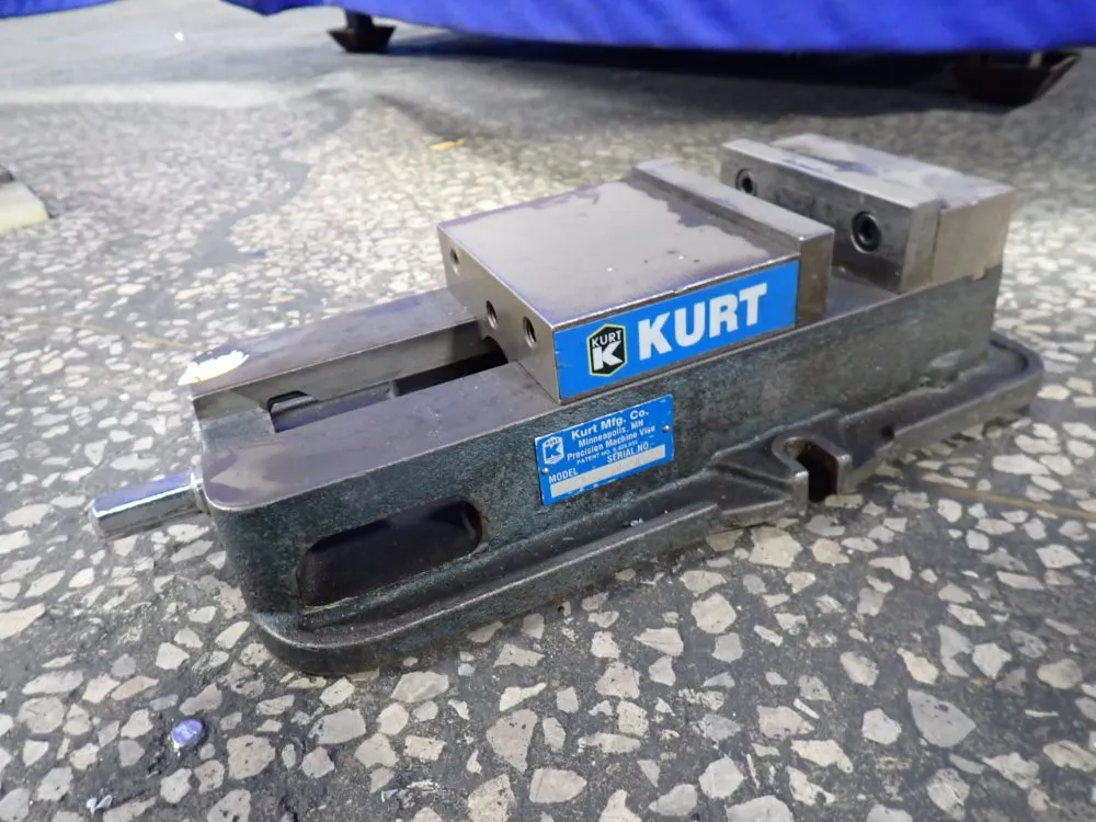 Kurt Manufacturing 6" Vise - D675