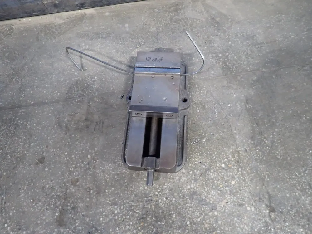 Kurt Manufacturing 6" Vise - D675