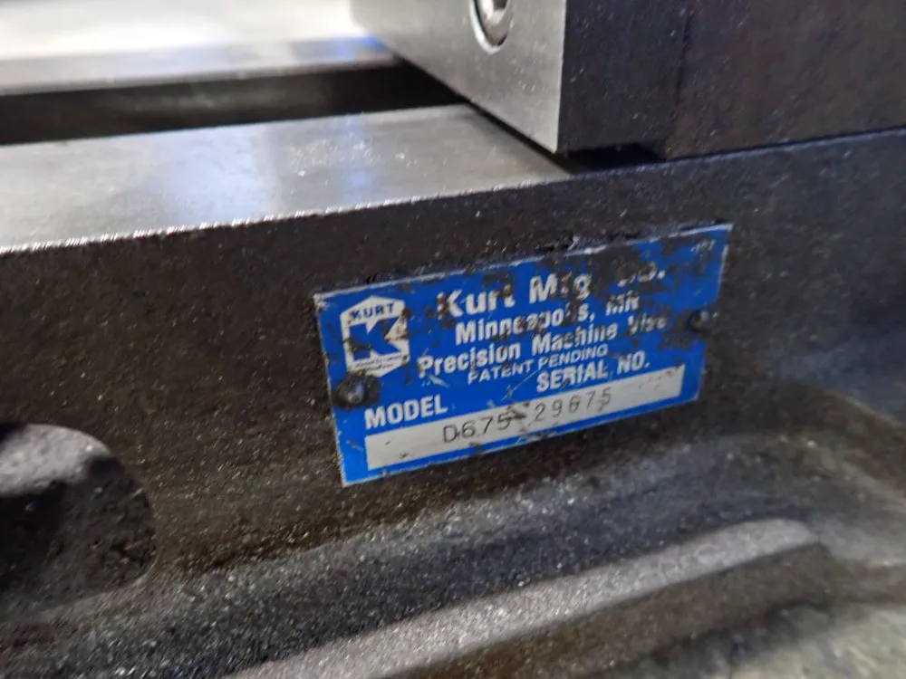 Kurt Manufacturing 6" Vise - D675