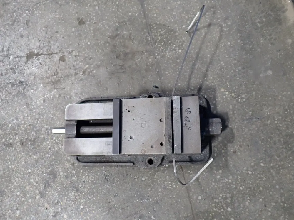 Kurt Manufacturing 6" Vise - D675