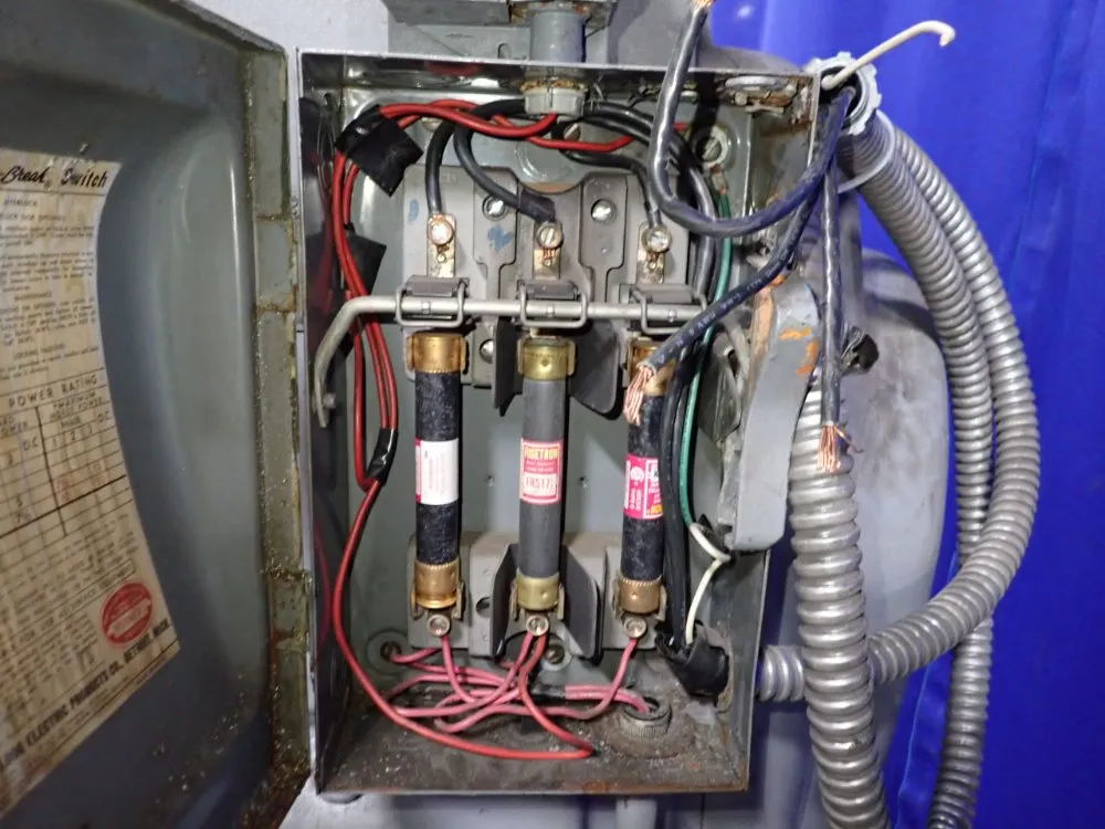 Cincinnati 10" X 52 1/2" Vertical Mill - 2mi