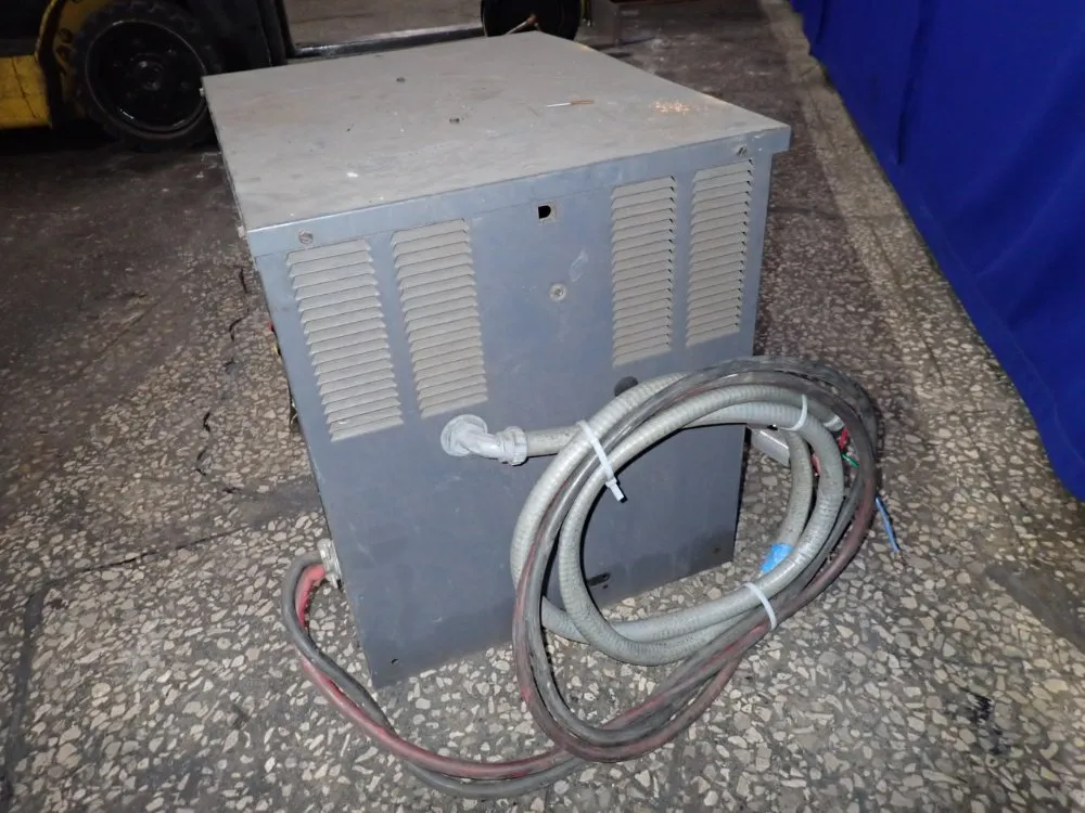 Yuasa Battery Charger - W3-18-865