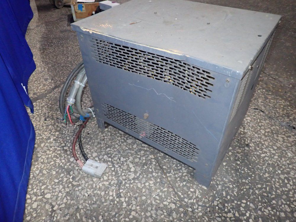 Yuasa Battery Charger - W3-18-865