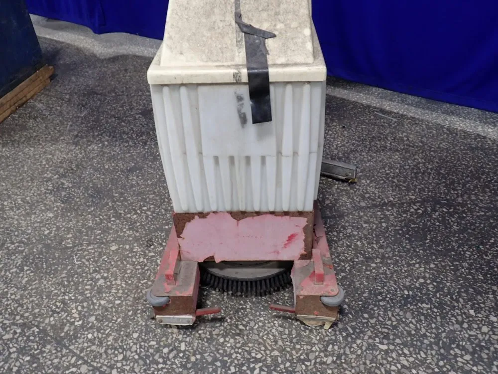 Pullman Holt Products Floor Scrubber - Es2000