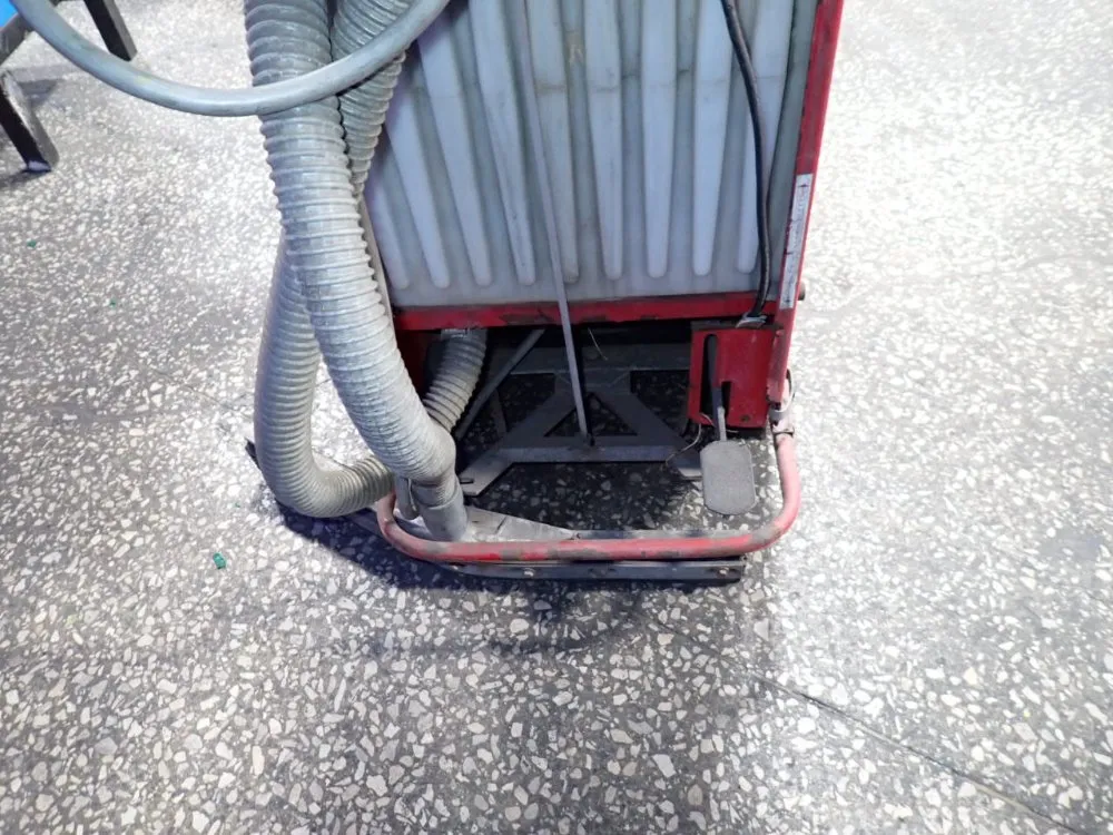 Pullman Holt Products Floor Scrubber - Es2000