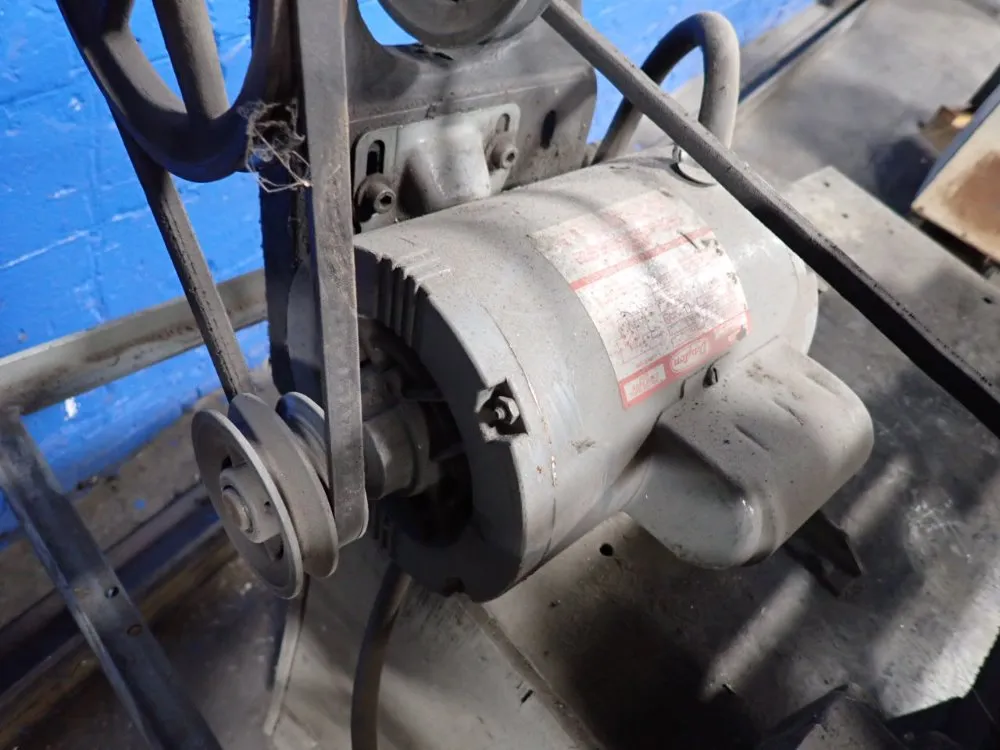 Logan Engineering Co 17" X 4 1/2" Lathe - 400