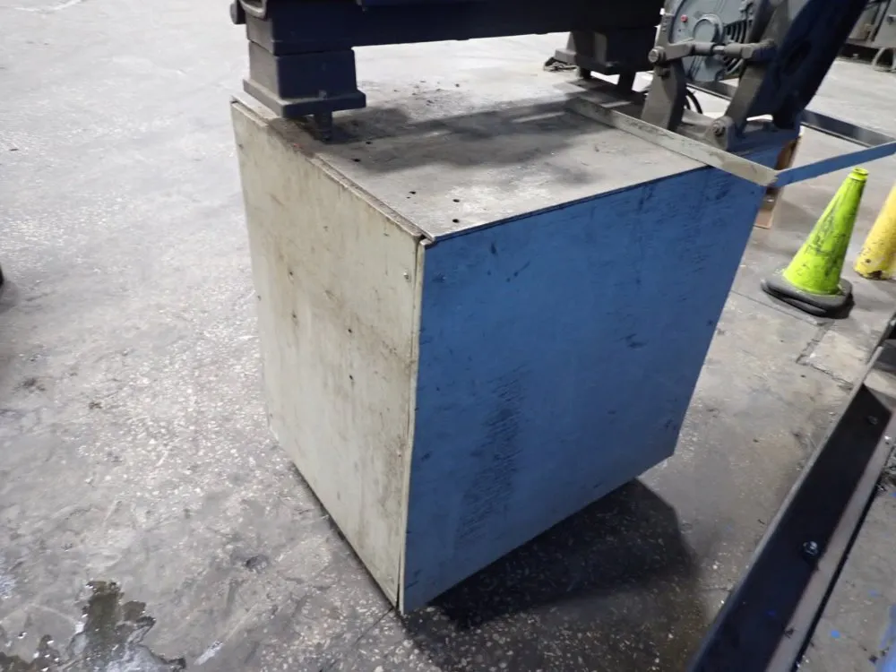 Logan Engineering Co 17" X 4 1/2" Lathe - 400