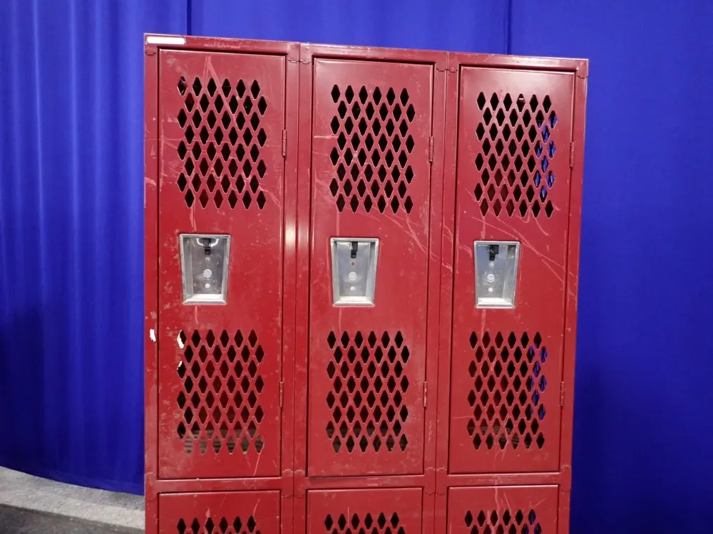 6 Lockers (12"x11"x35") Locker