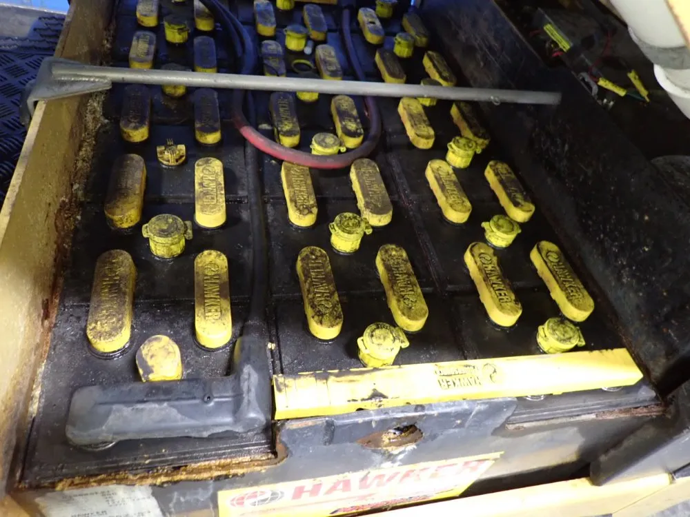 Caterpillar 2750 Lbs Electric Forklift - Ep18kt