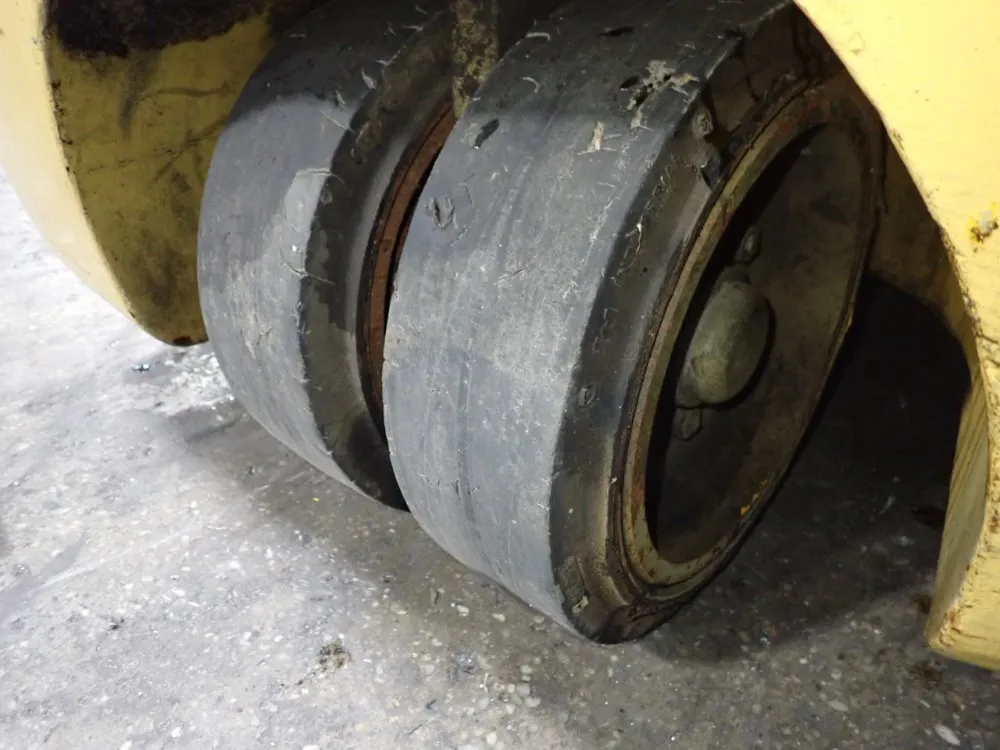 Caterpillar 2750 Lbs Electric Forklift - Ep18kt