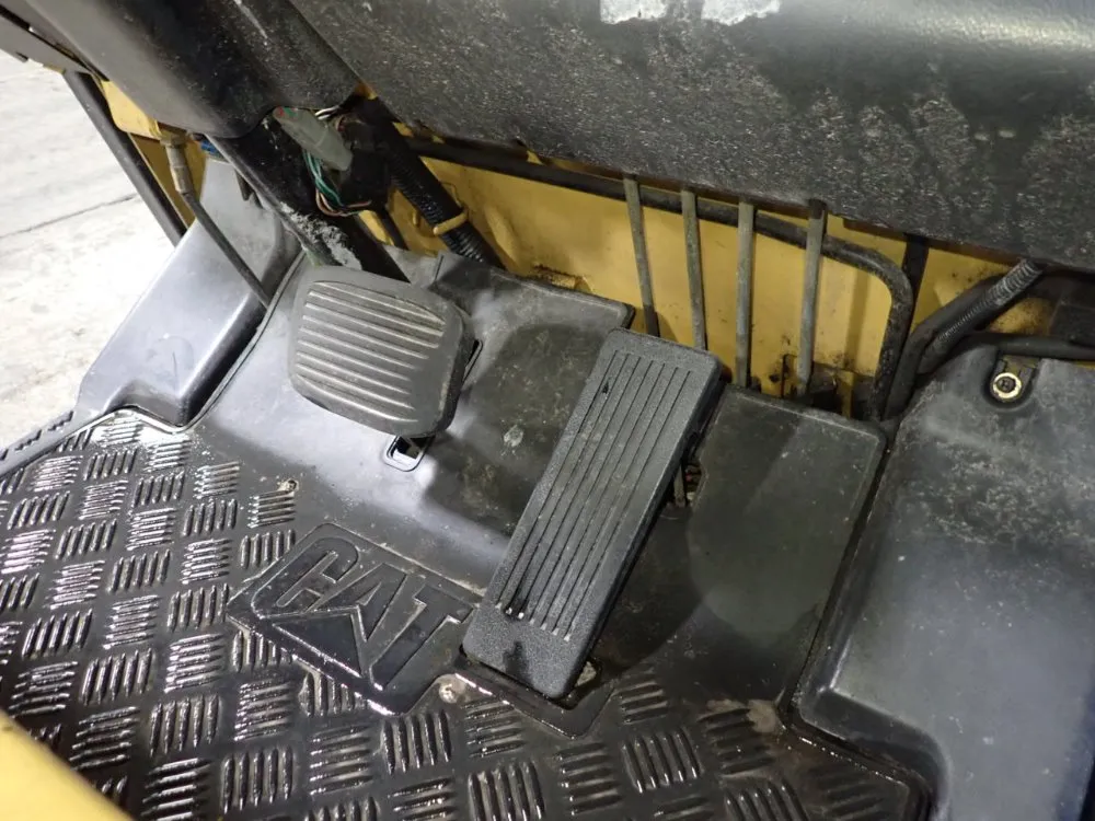 Caterpillar 2750 Lbs Electric Forklift - Ep18kt