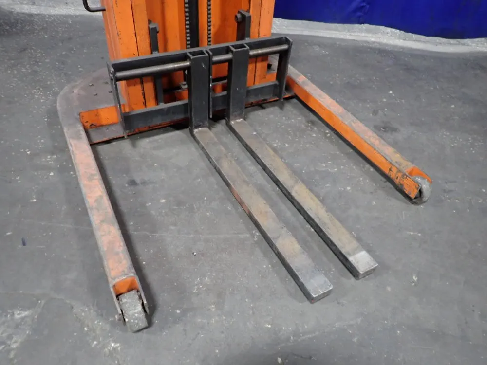 Presto 1000 Lbs Straddle Lift