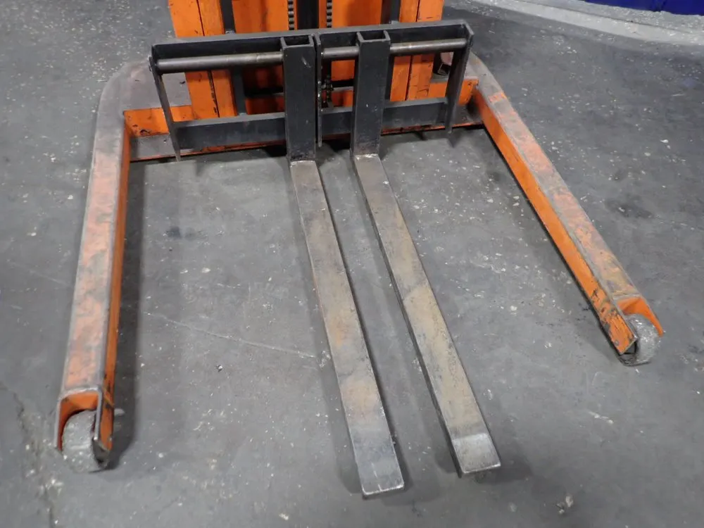 Presto 1000 Lbs Straddle Lift