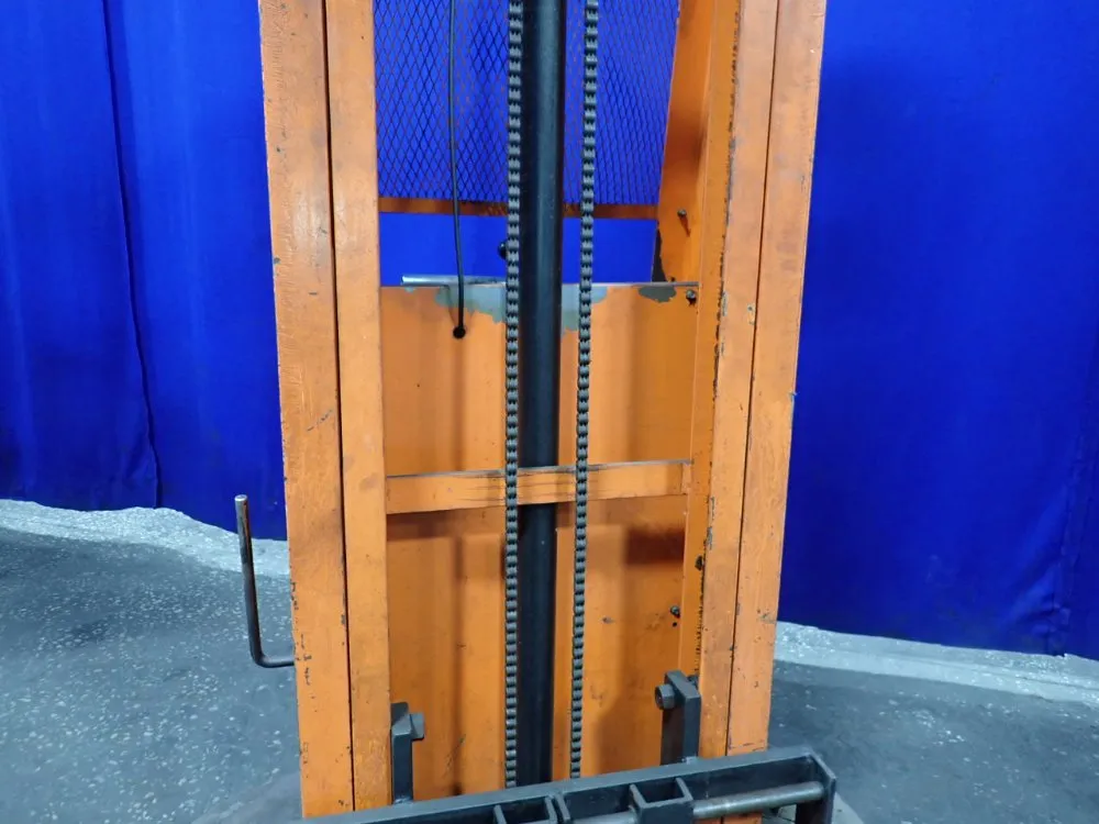 Presto 1000 Lbs Straddle Lift