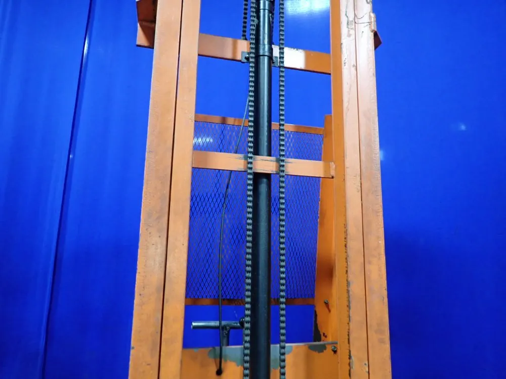 Presto 1000 Lbs Straddle Lift
