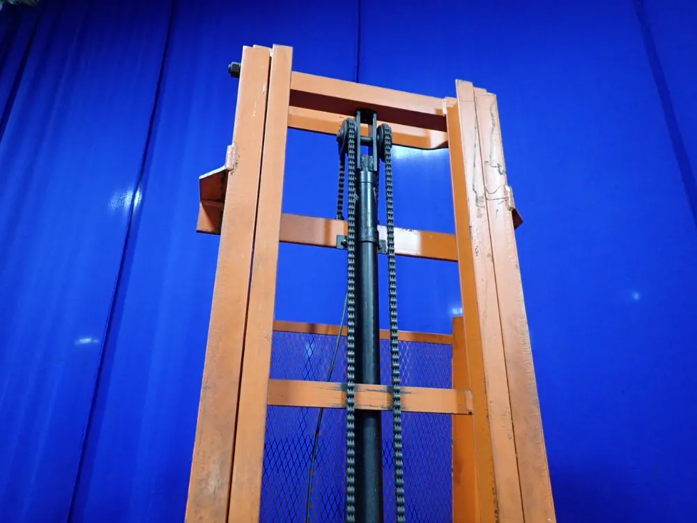Presto 1000 Lbs Straddle Lift