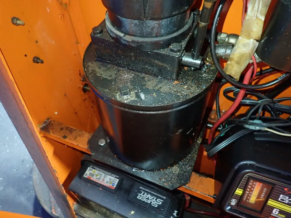 Presto 1000 Lbs Straddle Lift