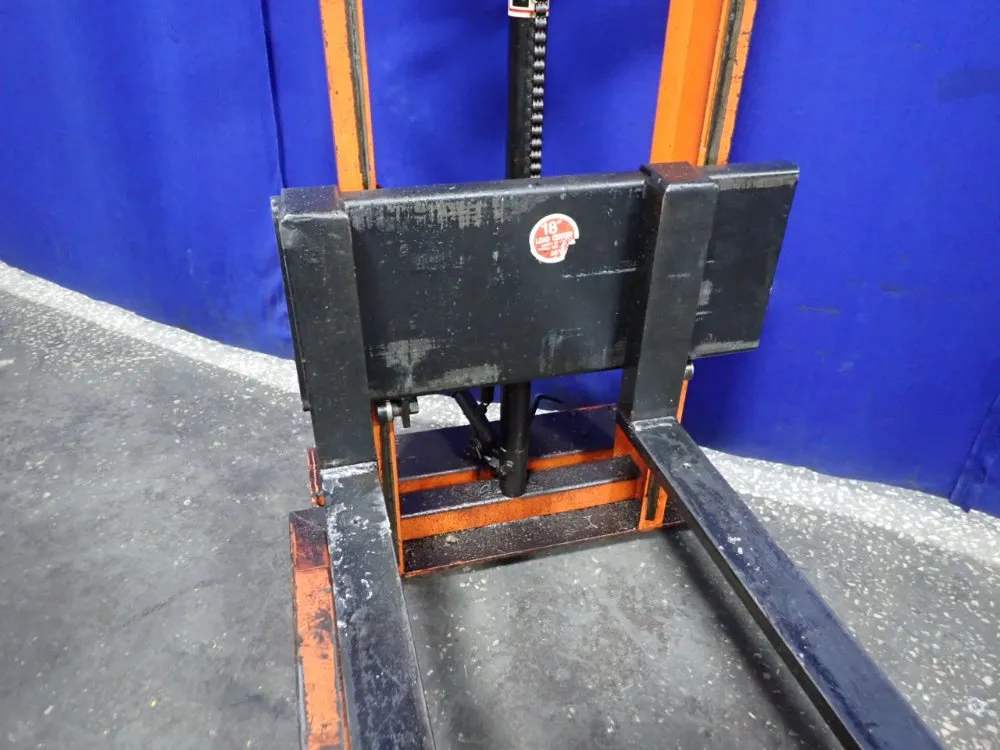 Lee Engineering 1000 Lbs Straddle Lift - M478
