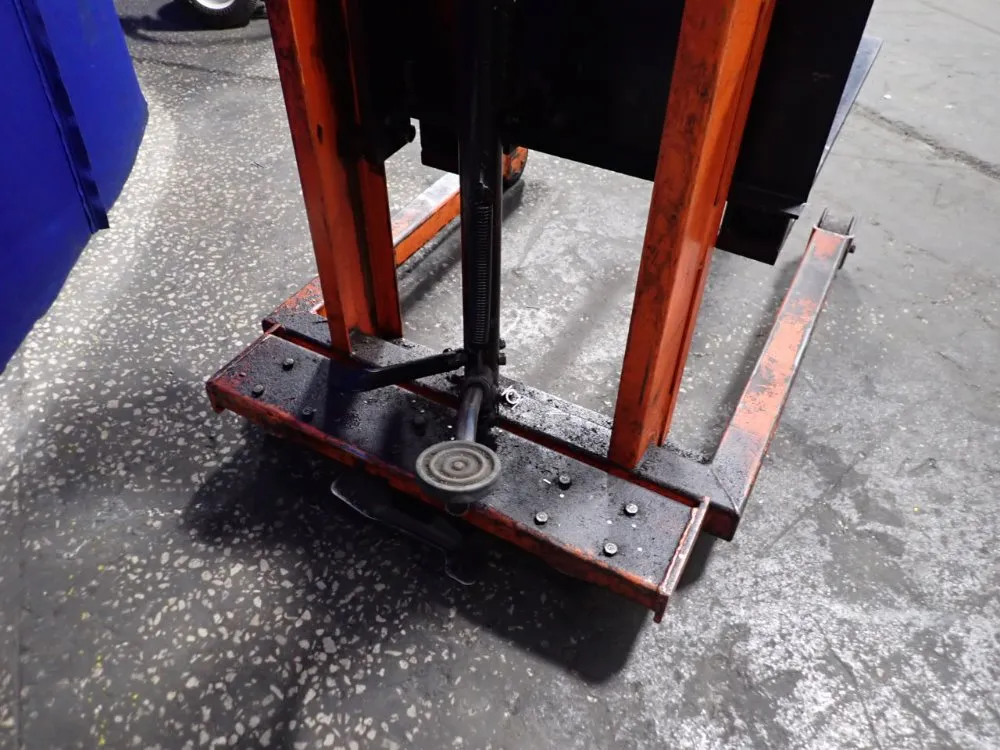 Lee Engineering 1000 Lbs Straddle Lift - M478