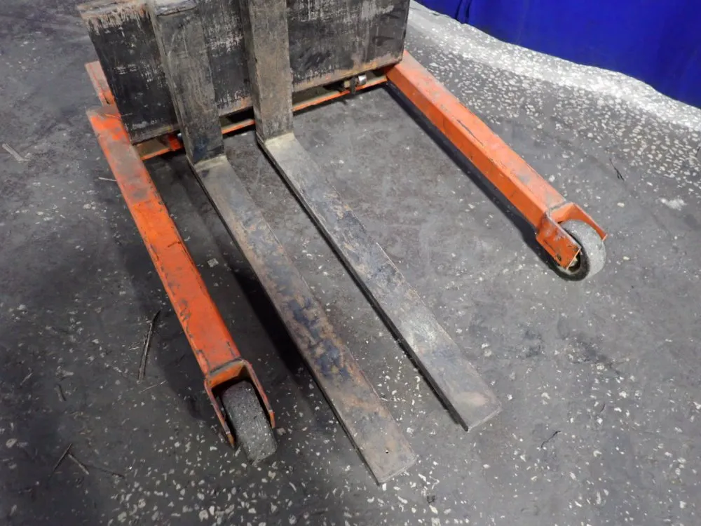 Lee Engineering 1000 Lbs Straddle Lift - M466