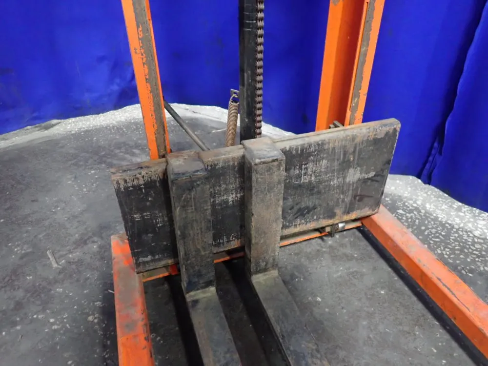 Lee Engineering 1000 Lbs Straddle Lift - M466