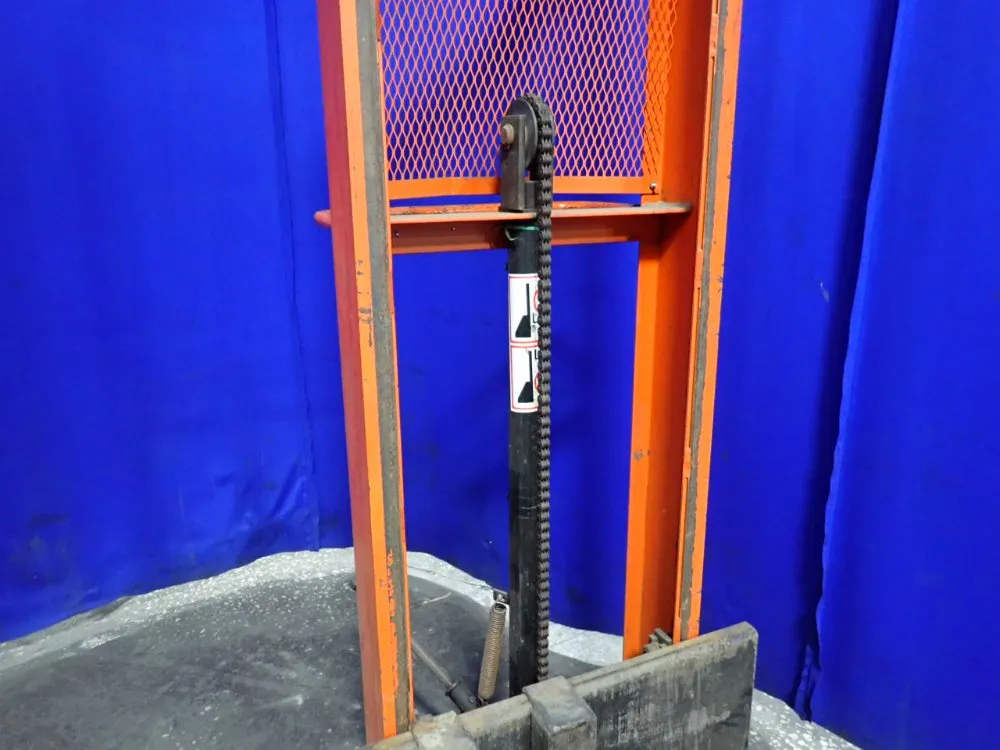 Lee Engineering 1000 Lbs Straddle Lift - M466