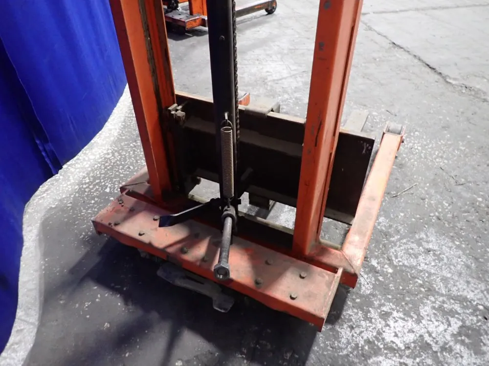 Lee Engineering 1000 Lbs Straddle Lift - M466