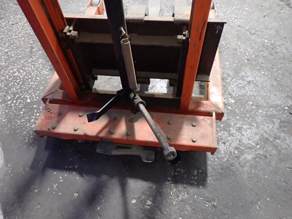 Lee Engineering 1000 Lbs Straddle Lift - M466