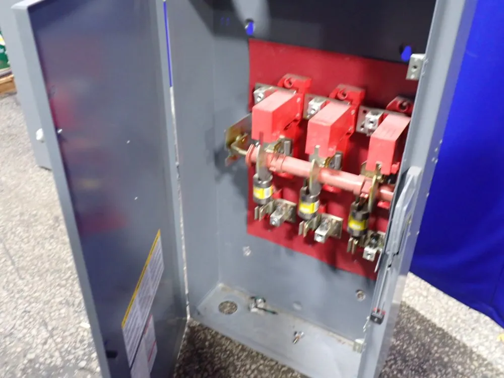 Square D 400 A Fusible Disconnect - H325