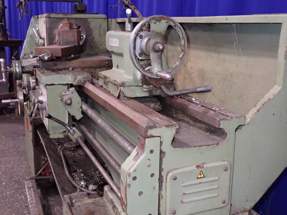 Hercules 20" / 15" X 52" Gap Bed Lathe - 1540