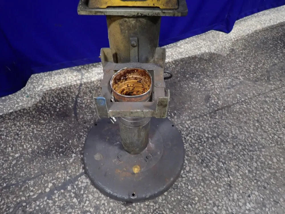 Dewalt 8" Bench Grinder - Dw758