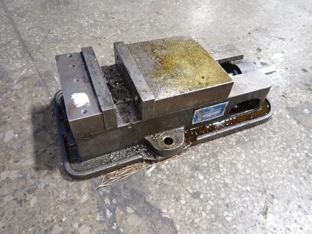 Kurt 6" Vise