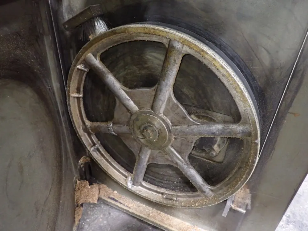 Grob Inc 18" Vertical Band Saw - 4v-18