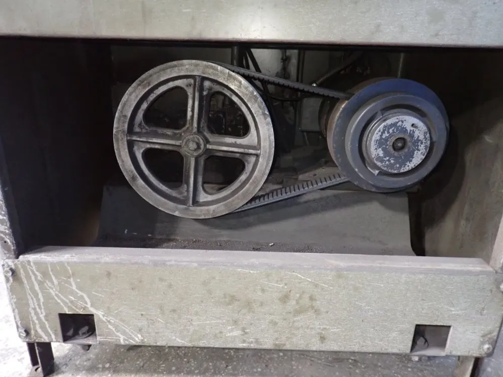 Grob Inc 18" Vertical Band Saw - 4v-18