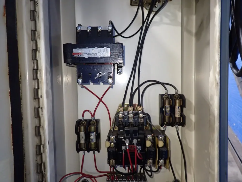 Grob Inc 18" Vertical Band Saw - 4v-18