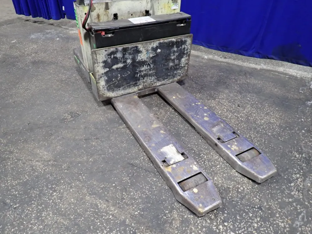 Crown 6000 Lbs Electric Pallet Jack - 60pe-27-3