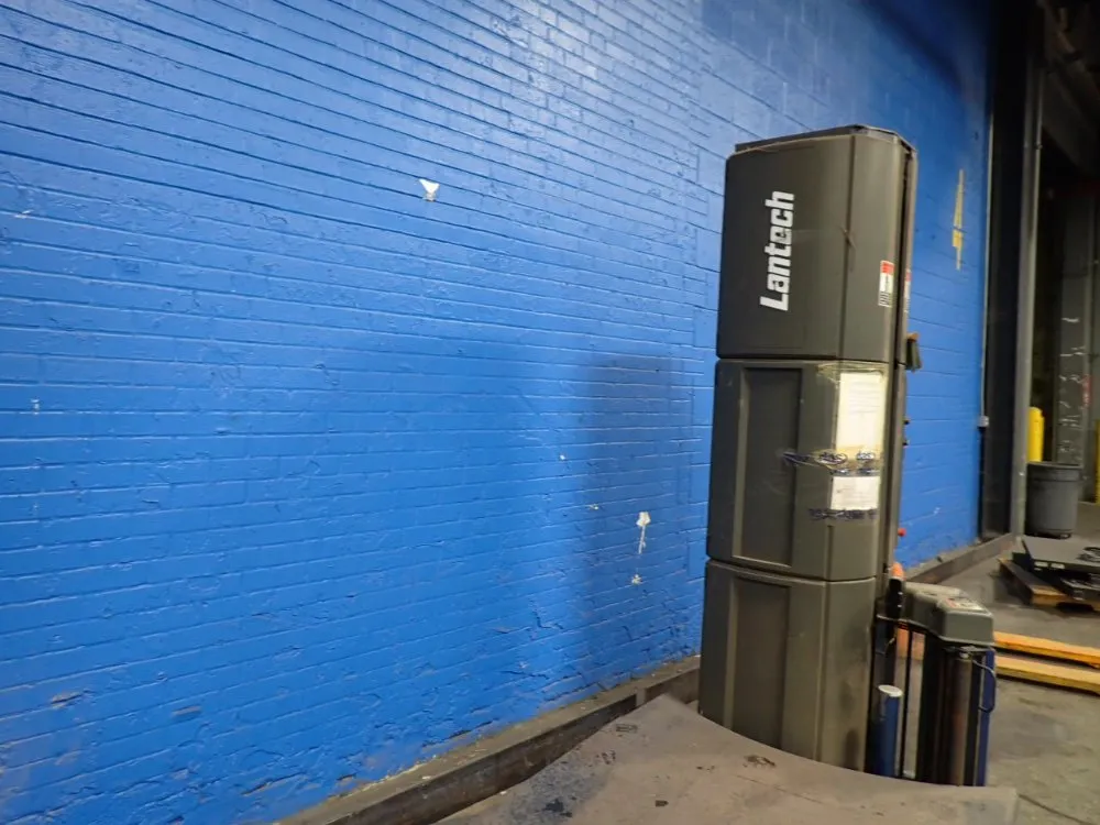 Lantech Stretch Wrapper - Q300xt