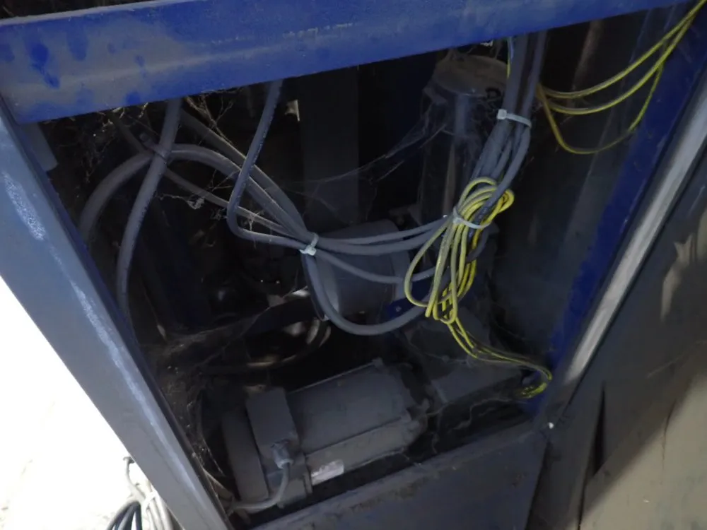 Lantech Stretch Wrapper - Q300xt