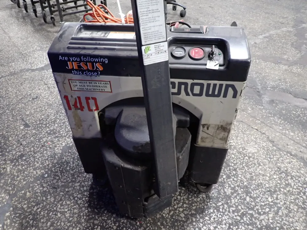 Crown Equipment Corporation 4000 Lbs Electric Pallet Jack - 40gpw-4-14