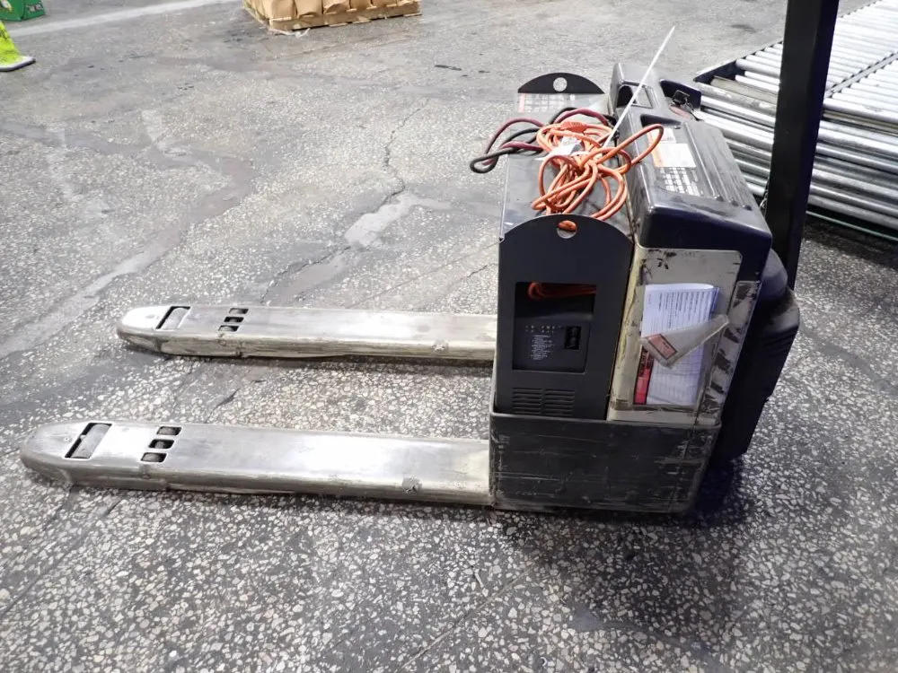 Crown Equipment Corporation 4000 Lbs Electric Pallet Jack - 40gpw-4-14