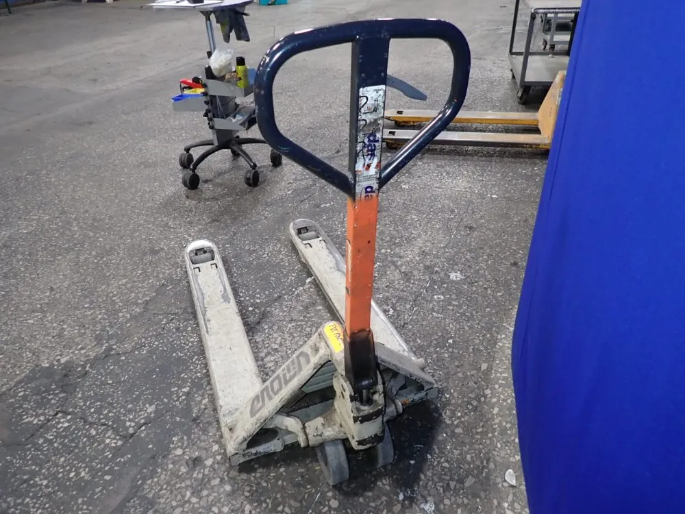 Crown 5000 Lbs Pallet Jack - Pth50