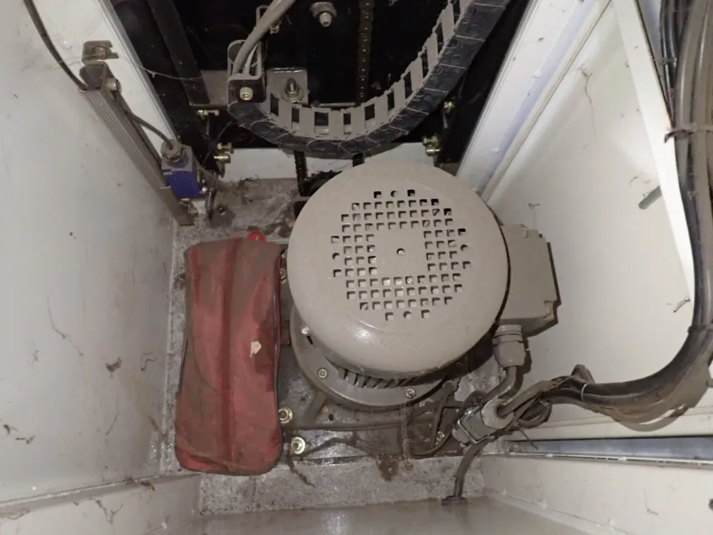 Eagle 59" Stretch Wrapper - 2000b