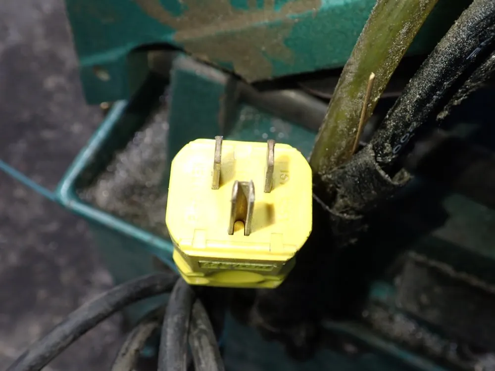 Grizzly 6 1/2" X 13" Horizontal Band Saw - G4030